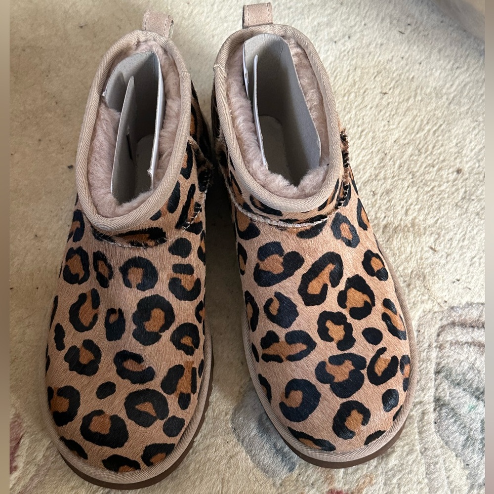 UGG Classic Leopard ultra mini spotty boots - Picture 3 of 7